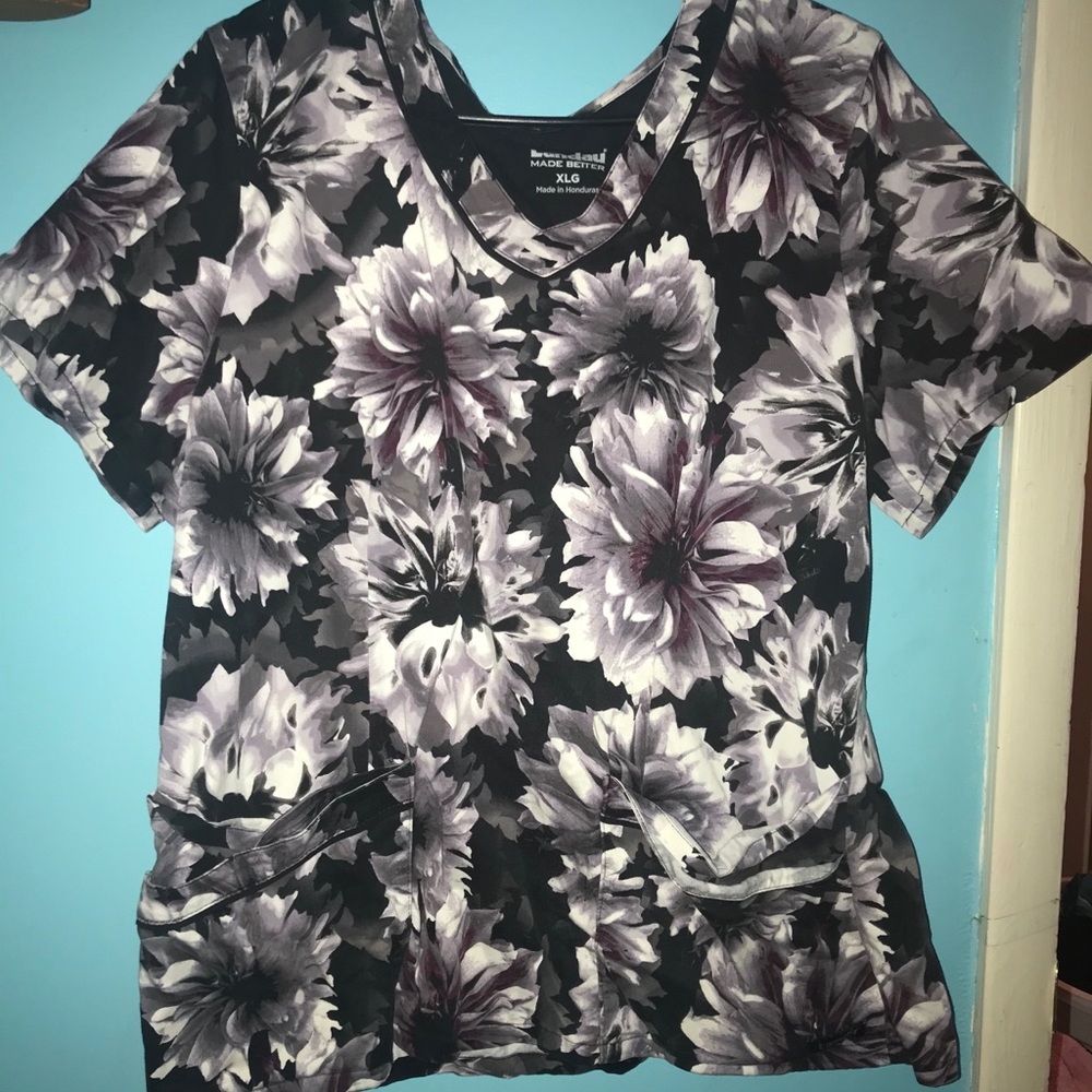 ⭐️Landau XLG scrub shirt!